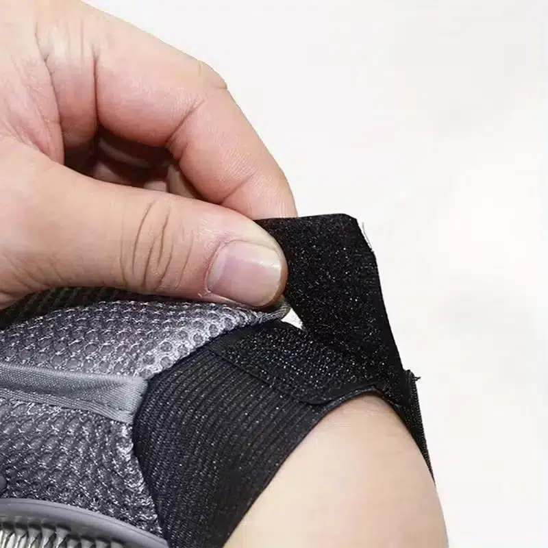 Wholesale Gentle Pet Grooming Glove for Efficient Deshedding - Image 5